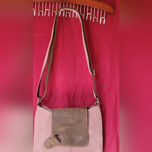 DaVan crossbody bag. - Picture 3 of 10